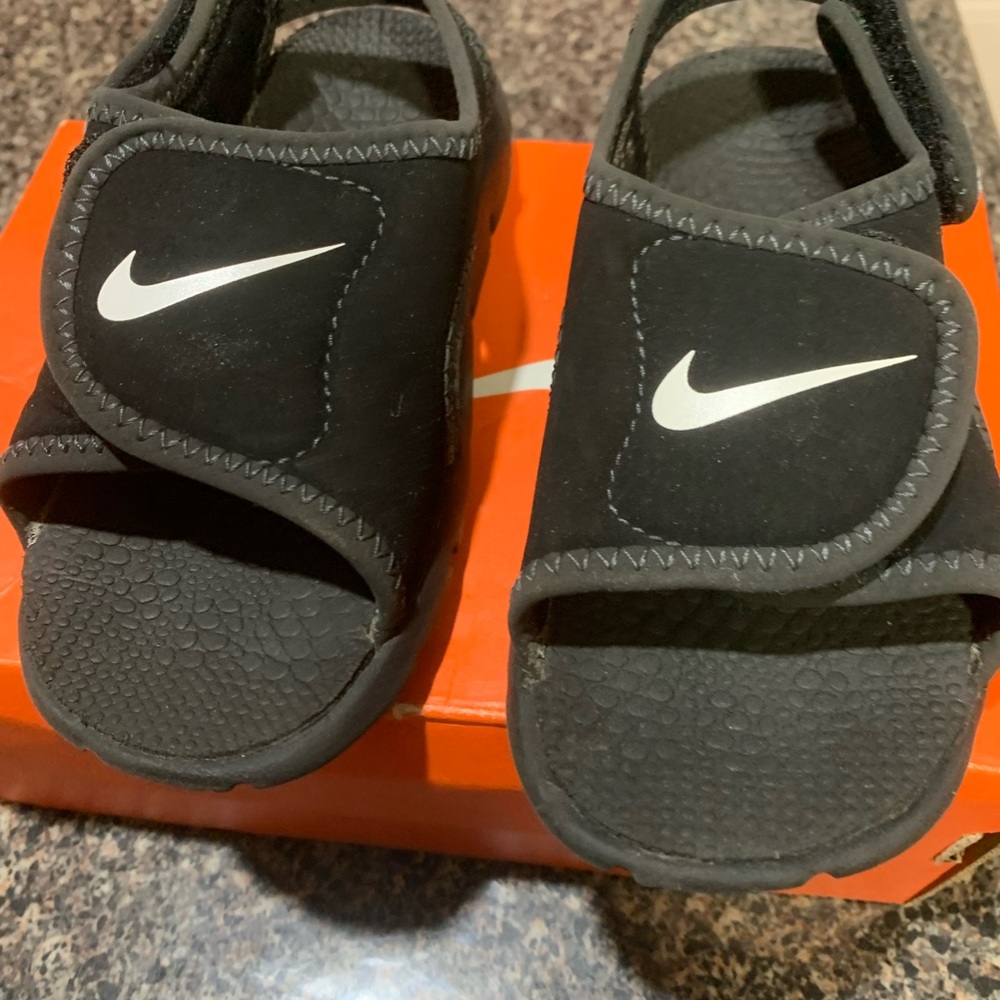 Black Nike Sandals